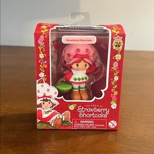 Strawberry Shortcake Collectible with Sweet Scent! CheeBee!